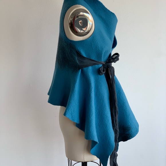 Merino wool and silk vest and gloves - Picture 8 of 11